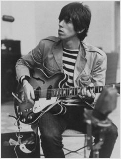 369cebee9e570ce660baf7c70a8df5eb--keith-richards-young-bass-guitars.jpg